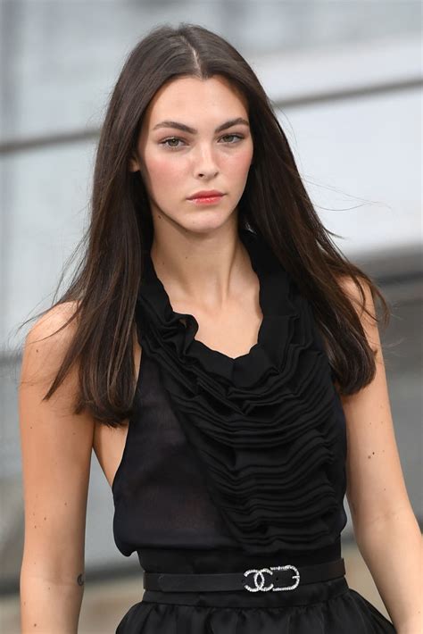 modella bionda per chanel e givenchy|Vittoria Ceretti: biografia della supermodella .